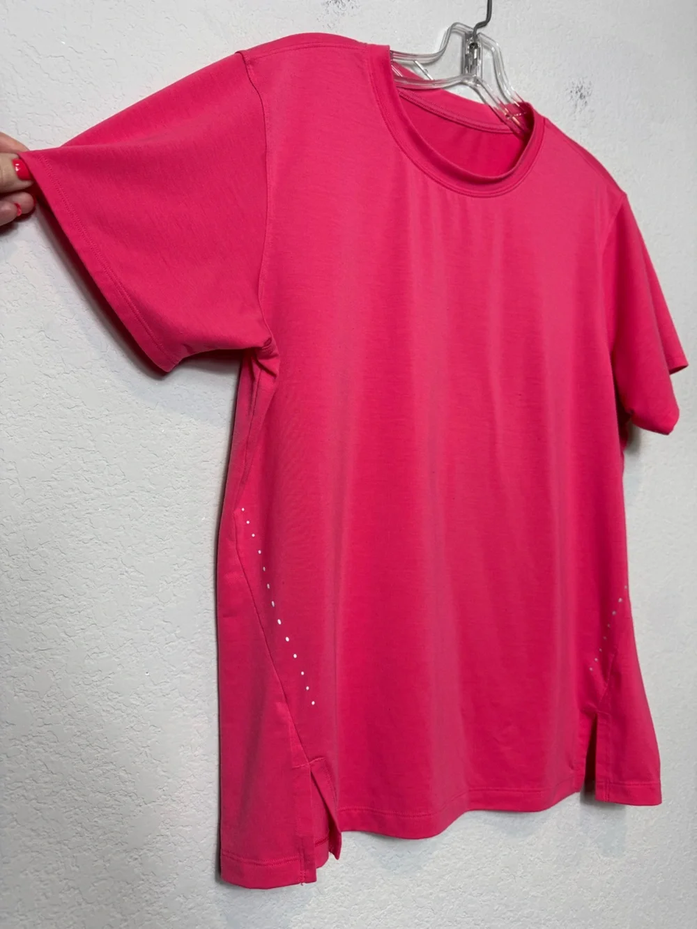 Lululemon Bright Pink Short Sleeve Tee Reflective Dots Side Slits Athleisure L